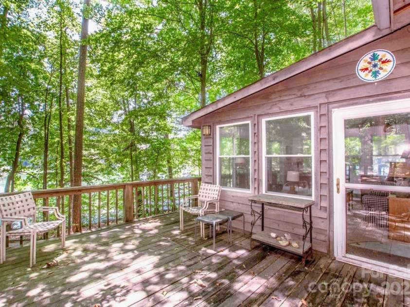 127 Melrose Lane, Mooresville, NC 28117.  MLS# CAR4288916, YatesRealty ID 1612. 