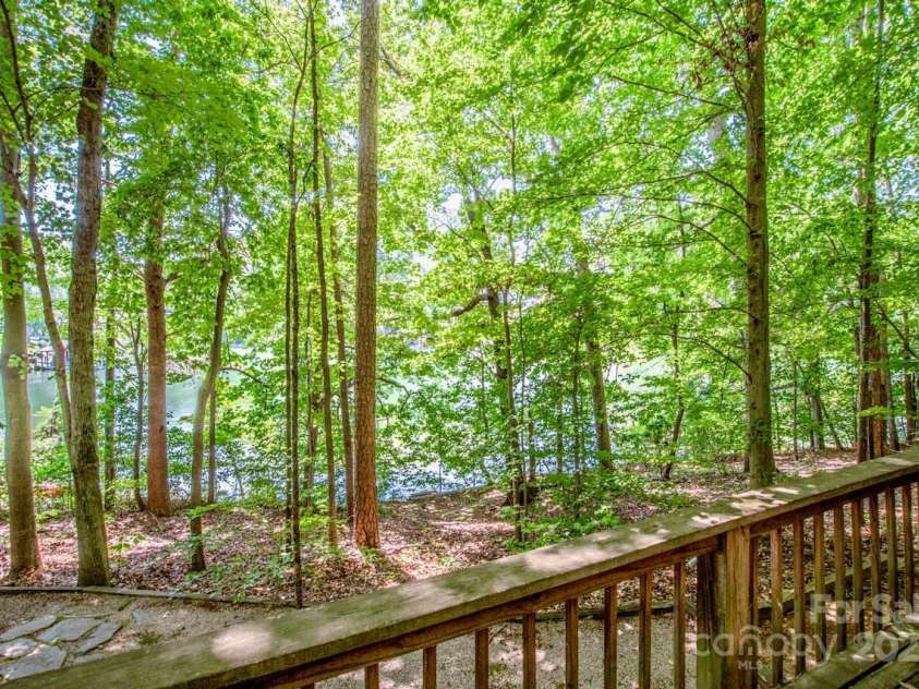 127 Melrose Lane, Mooresville, NC 28117.  MLS# CAR4288916, YatesRealty ID 1612. 