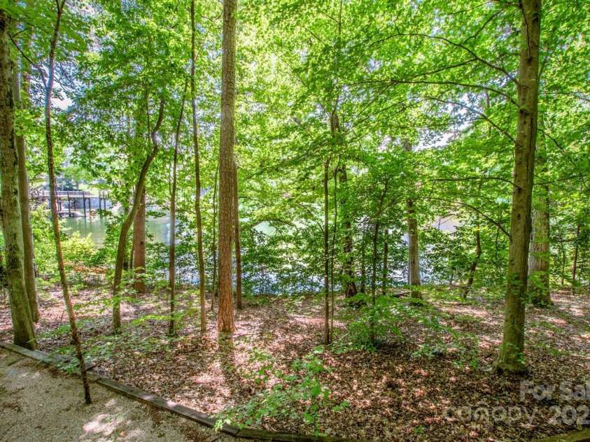 127 Melrose Lane, Mooresville, NC 28117.  MLS# CAR4288916, YatesRealty ID 1612. 