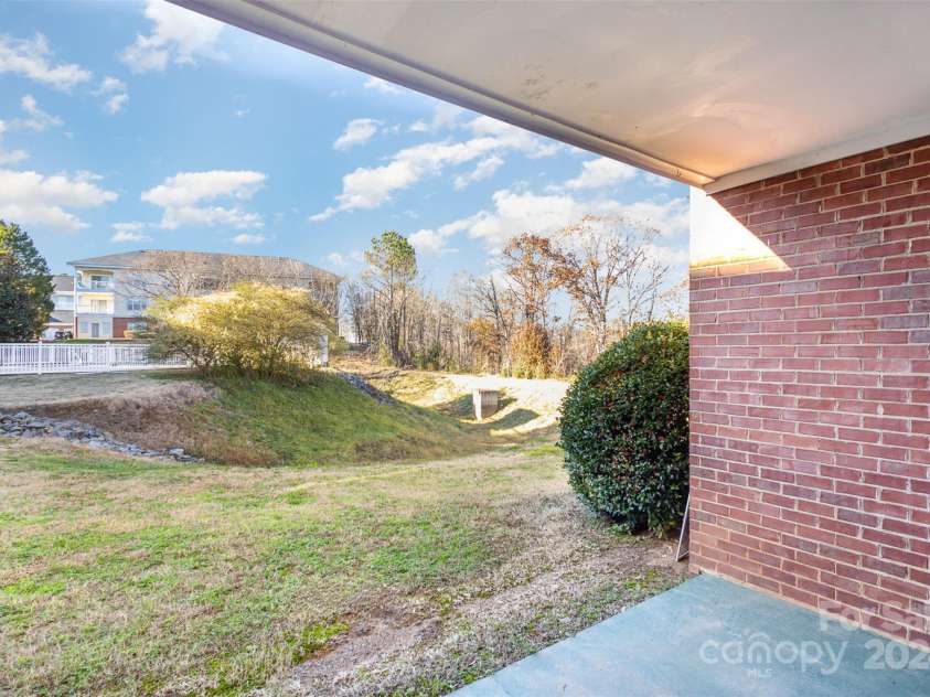 9315 Meadow Vista Road, Charlotte, NC 28213.  MLS# CAR4206796, YatesRealty ID 1612. 