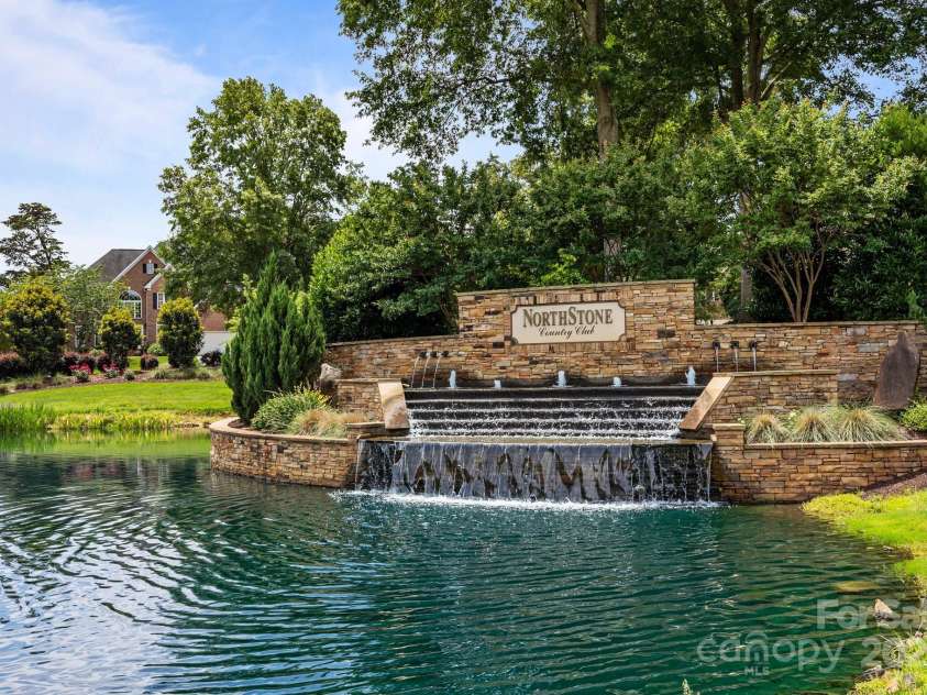 16028 Cranleigh Drive, Huntersville, NC 28078.  MLS# CAR4260907, YatesRealty ID 16120. 