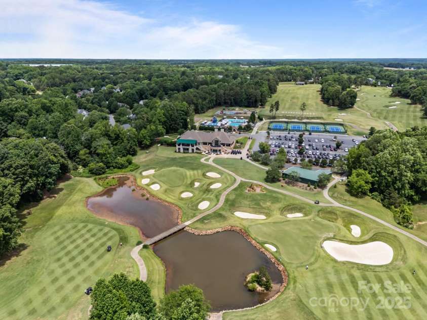 16028 Cranleigh Drive, Huntersville, NC 28078.  MLS# CAR4260907, YatesRealty ID 16120. 