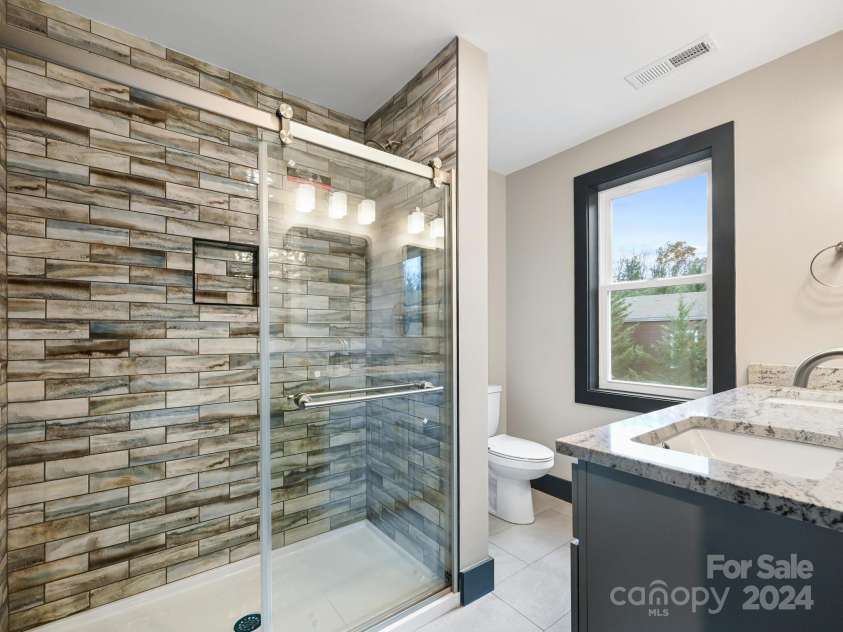 52 Fox Drive, Asheville, NC 28803.  MLS# CAR4201409, YatesRealty ID 16120. Ensuite Bathroom for Primary BR