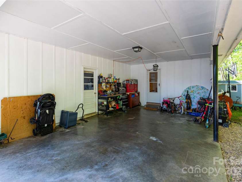 158 Morning Drive, Waynesville, NC 28786.  MLS# CAR4307923, YatesRealty ID 16122. 