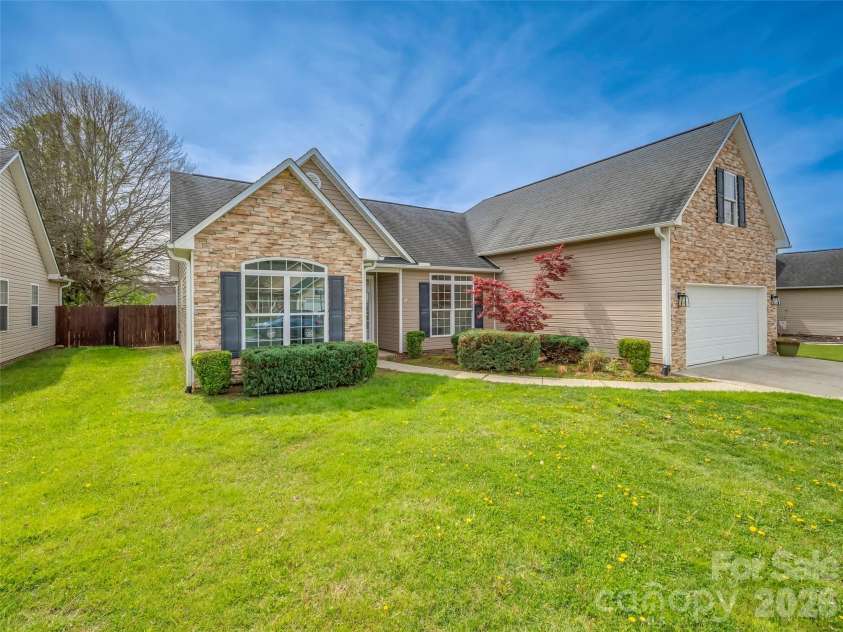 33 Hiawassee Road, Fletcher, NC 28732.  MLS# CAR4369400, YatesRealty ID 16122. 