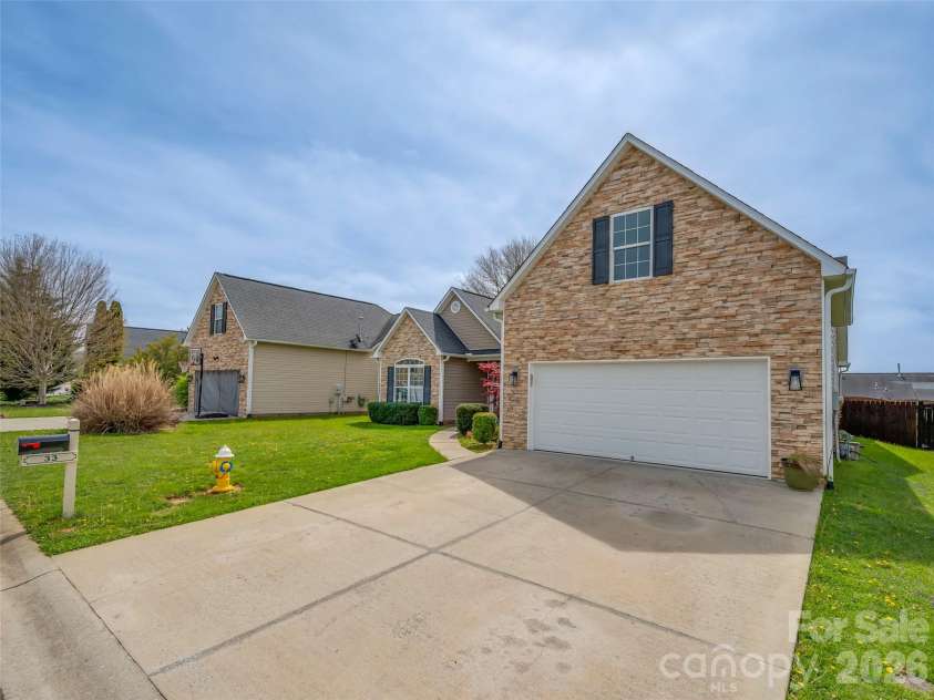 33 Hiawassee Road, Fletcher, NC 28732.  MLS# CAR4369400, YatesRealty ID 16122. 