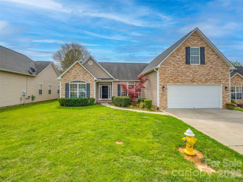33 Hiawassee Road, Fletcher, NC 28732.  MLS# CAR4369400, YatesRealty ID 16122. 