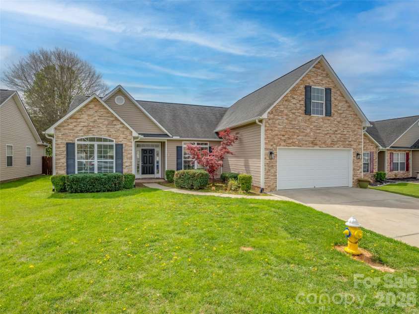 33 Hiawassee Road, Fletcher, NC 28732.  MLS# CAR4369400, YatesRealty ID 16122. 