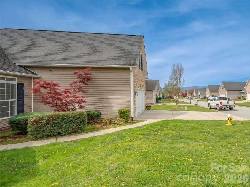 33 Hiawassee Road, Fletcher, NC 28732.  MLS# CAR4369400, YatesRealty ID 16122. 