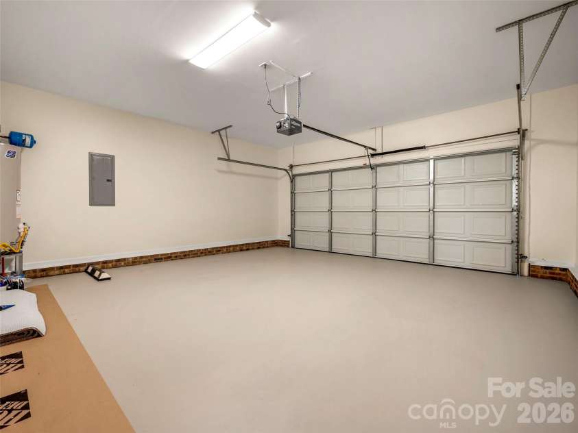 33 Hiawassee Road, Fletcher, NC 28732.  MLS# CAR4369400, YatesRealty ID 16122. 