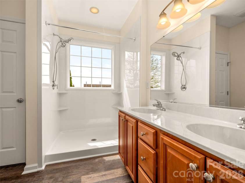33 Hiawassee Road, Fletcher, NC 28732.  MLS# CAR4369400, YatesRealty ID 16122. 