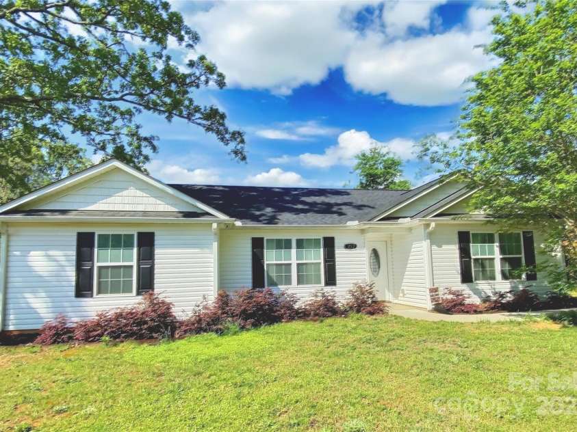252 Potter Road, Lancaster, SC 29720.  MLS# CAR4244924, YatesRealty ID 16123. COUNTRY LIVING with NO HOA's