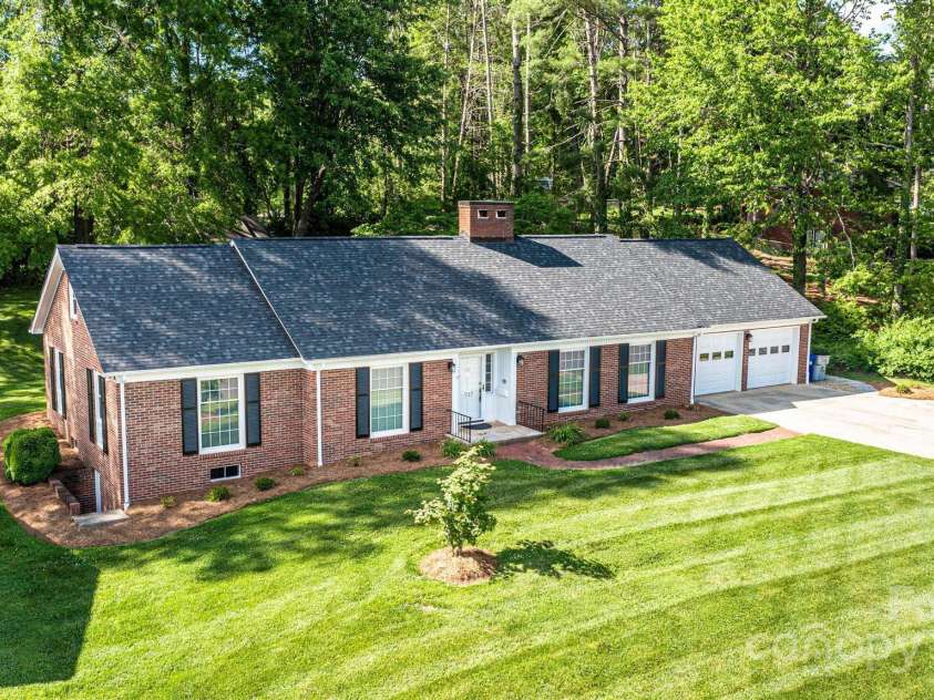 717 Pennell Street, Lenoir, NC 28645.  MLS# CAR4248949, YatesRealty ID 16126. 