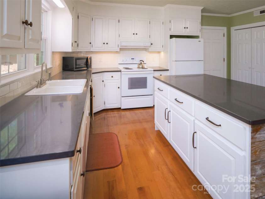 717 Pennell Street, Lenoir, NC 28645.  MLS# CAR4248949, YatesRealty ID 16126. 