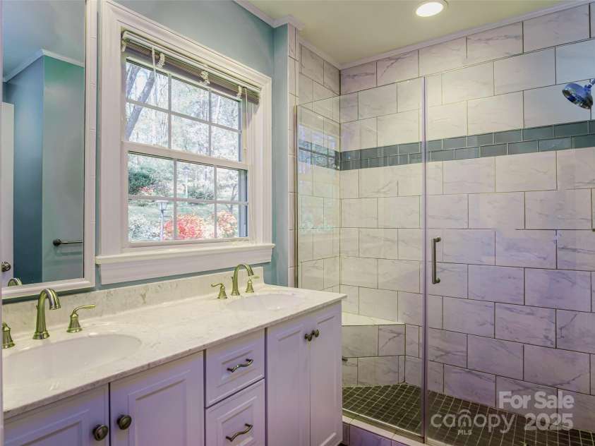 717 Pennell Street, Lenoir, NC 28645.  MLS# CAR4248949, YatesRealty ID 16126. 