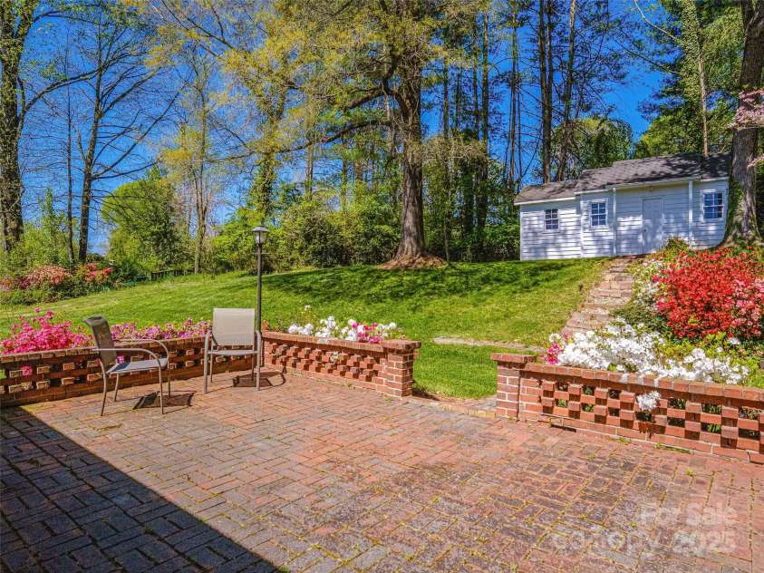 717 Pennell Street, Lenoir, NC 28645.  MLS# CAR4248949, YatesRealty ID 16126. 