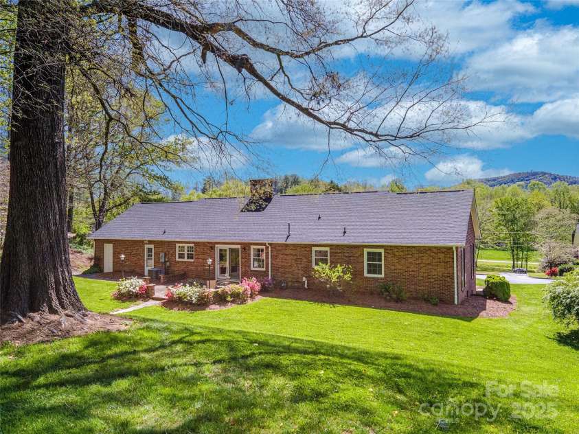 717 Pennell Street, Lenoir, NC 28645.  MLS# CAR4248949, YatesRealty ID 16126. 