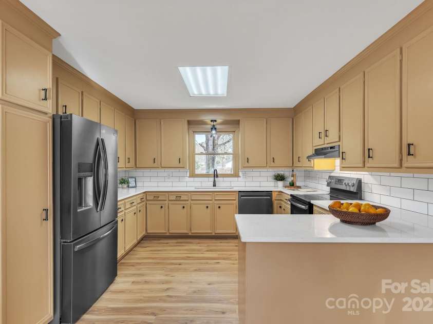 407 Thomas Street, Marshville, NC 28103.  MLS# CAR4216955, YatesRealty ID 16127. 