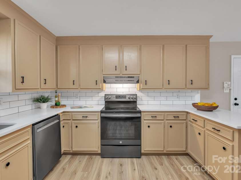 407 Thomas Street, Marshville, NC 28103.  MLS# CAR4216955, YatesRealty ID 16127. Kitchen