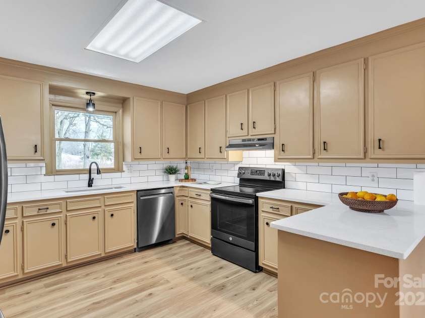 407 Thomas Street, Marshville, NC 28103.  MLS# CAR4216955, YatesRealty ID 16127. Quartz countertops are waiting!