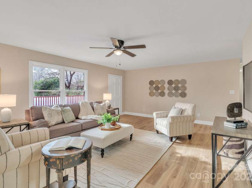407 Thomas Street, Marshville, NC 28103.  MLS# CAR4216955, YatesRealty ID 16127. Spacious living room