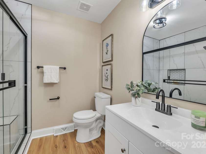 407 Thomas Street, Marshville, NC 28103.  MLS# CAR4216955, YatesRealty ID 16127. What a beautiful ensuite bath!