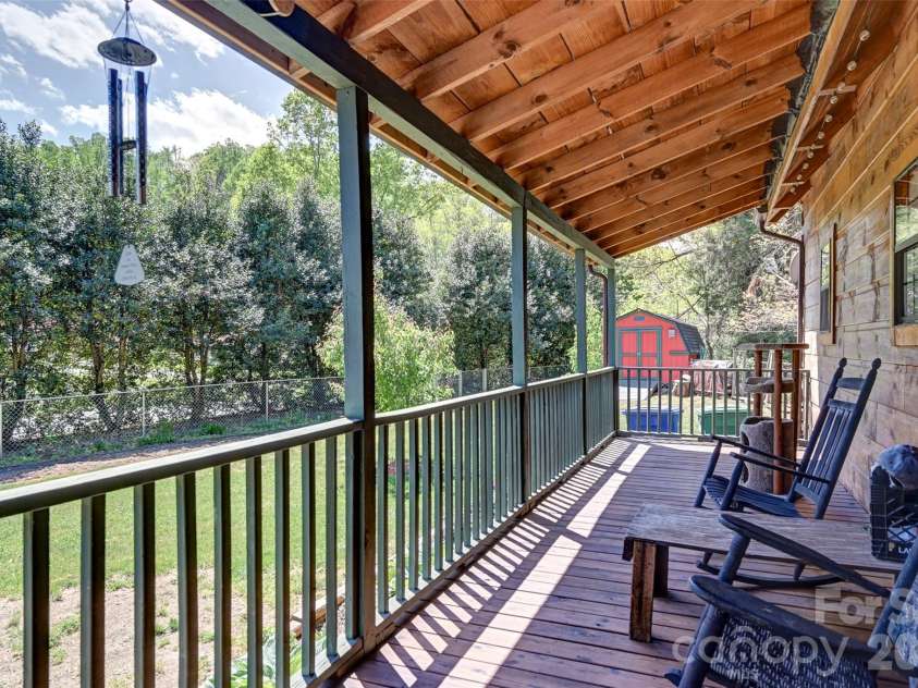 10 Black Locust Drive, Asheville, NC 28804.  MLS# CAR4371615, YatesRealty ID 16128. 
