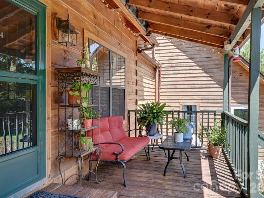 10 Black Locust Drive, Asheville, NC 28804.  MLS# CAR4371615, YatesRealty ID 16128. 