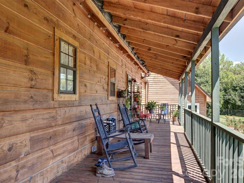 10 Black Locust Drive, Asheville, NC 28804.  MLS# CAR4371615, YatesRealty ID 16128. 
