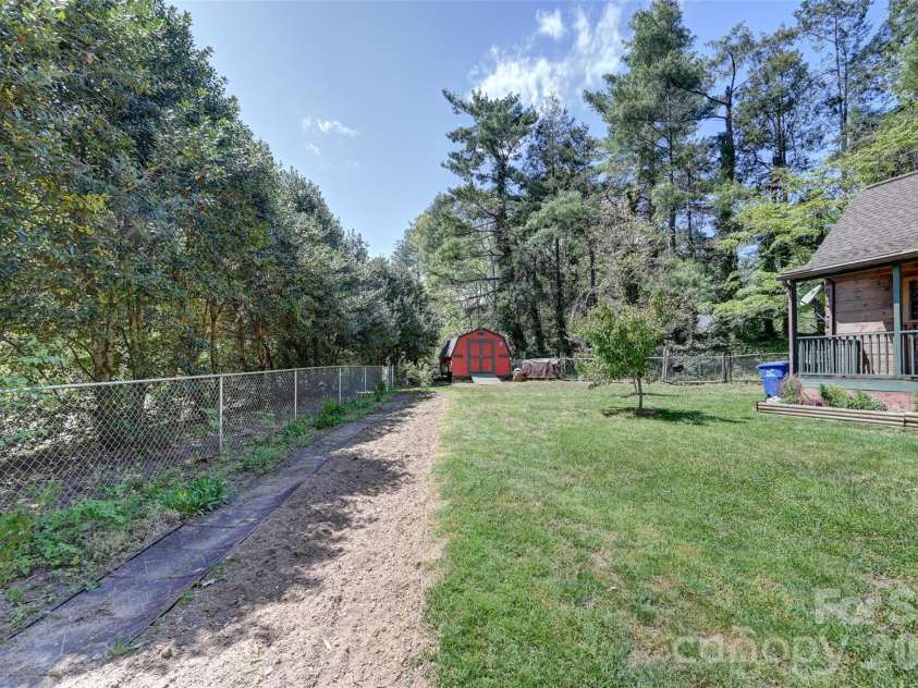 10 Black Locust Drive, Asheville, NC 28804.  MLS# CAR4371615, YatesRealty ID 16128. 