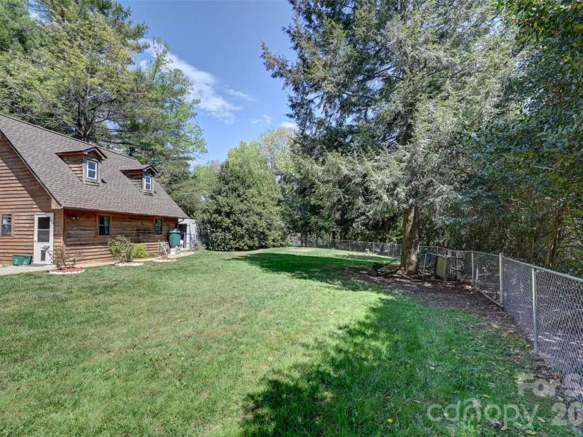 10 Black Locust Drive, Asheville, NC 28804.  MLS# CAR4371615, YatesRealty ID 16128. 