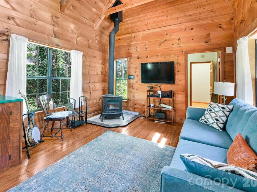 10 Black Locust Drive, Asheville, NC 28804.  MLS# CAR4371615, YatesRealty ID 16128. 