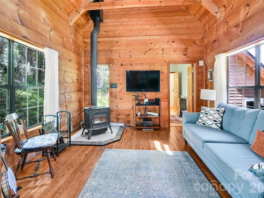 10 Black Locust Drive, Asheville, NC 28804.  MLS# CAR4371615, YatesRealty ID 16128. 