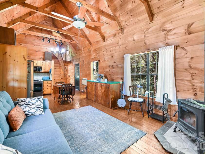 10 Black Locust Drive, Asheville, NC 28804.  MLS# CAR4371615, YatesRealty ID 16128. 