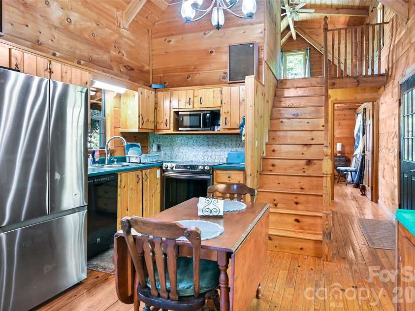 10 Black Locust Drive, Asheville, NC 28804.  MLS# CAR4371615, YatesRealty ID 16128. 