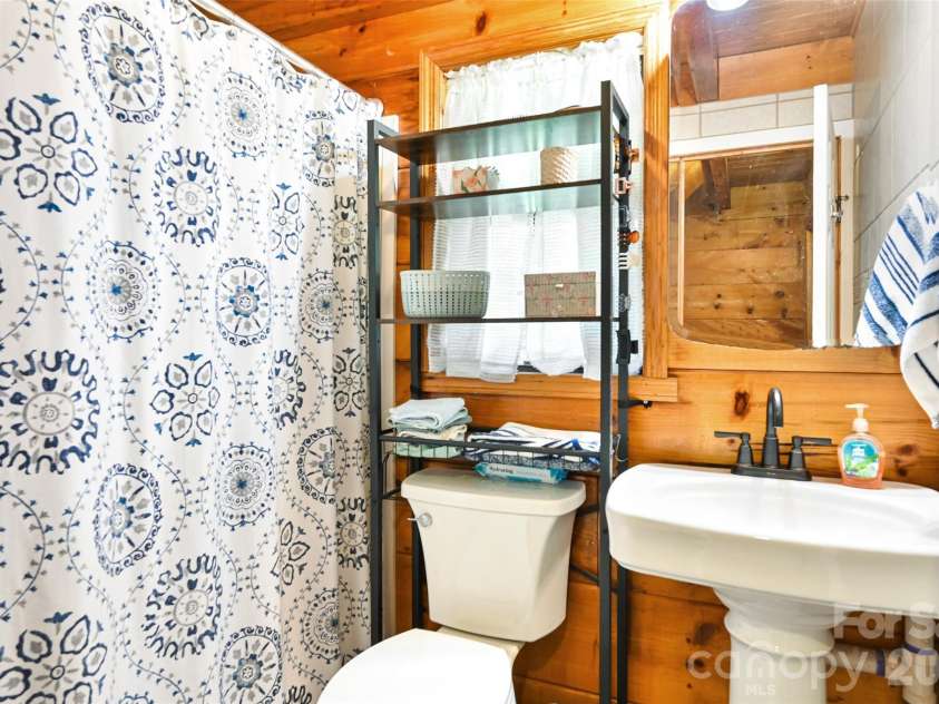 10 Black Locust Drive, Asheville, NC 28804.  MLS# CAR4371615, YatesRealty ID 16128. 