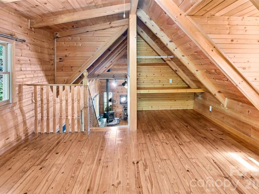 10 Black Locust Drive, Asheville, NC 28804.  MLS# CAR4371615, YatesRealty ID 16128. 