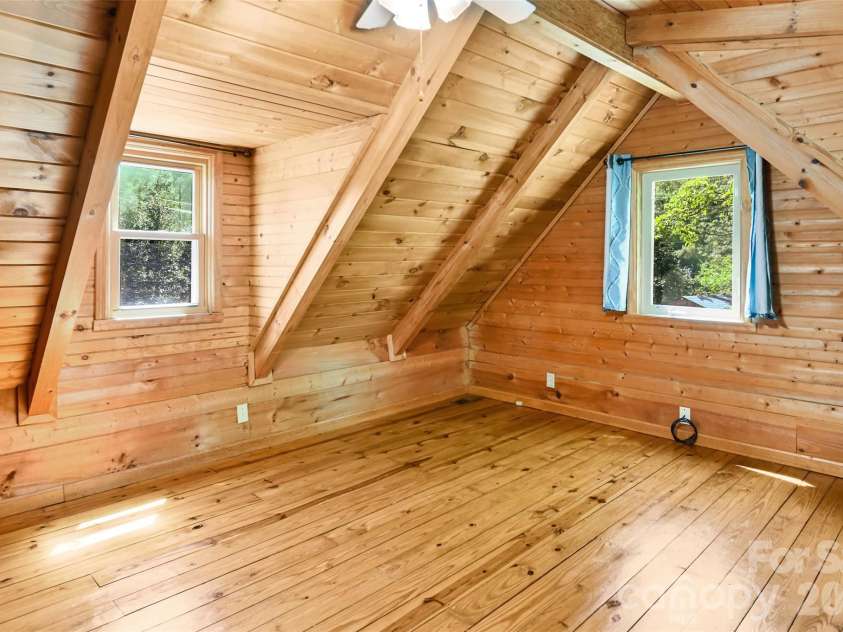 10 Black Locust Drive, Asheville, NC 28804.  MLS# CAR4371615, YatesRealty ID 16128. 