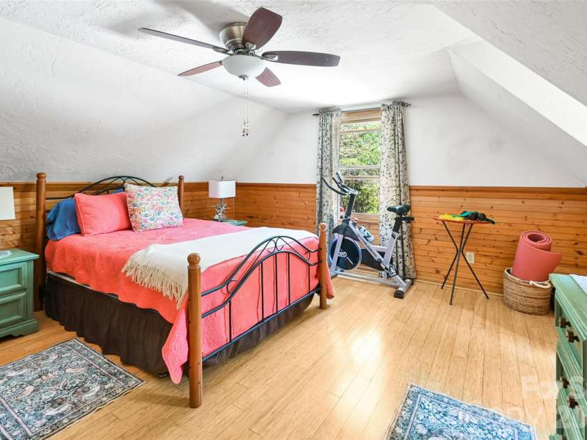 10 Black Locust Drive, Asheville, NC 28804.  MLS# CAR4371615, YatesRealty ID 16128. 