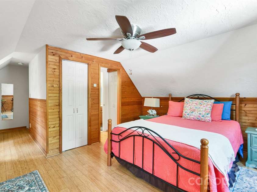 10 Black Locust Drive, Asheville, NC 28804.  MLS# CAR4371615, YatesRealty ID 16128. 