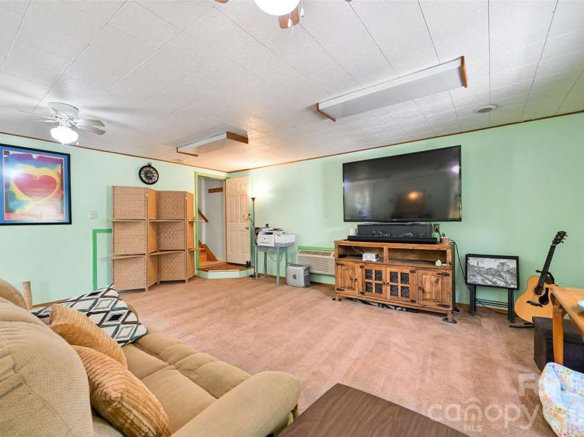 10 Black Locust Drive, Asheville, NC 28804.  MLS# CAR4371615, YatesRealty ID 16128. 