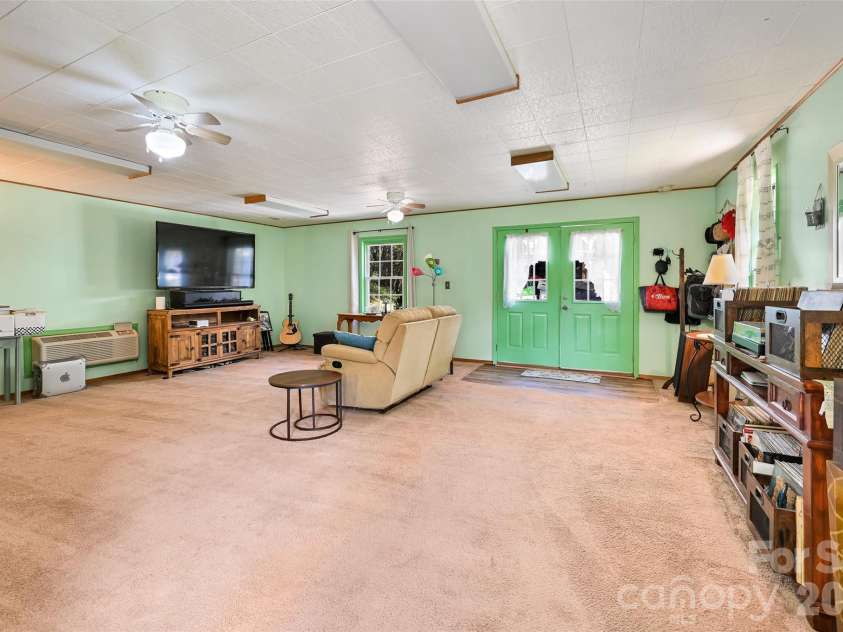10 Black Locust Drive, Asheville, NC 28804.  MLS# CAR4371615, YatesRealty ID 16128. 