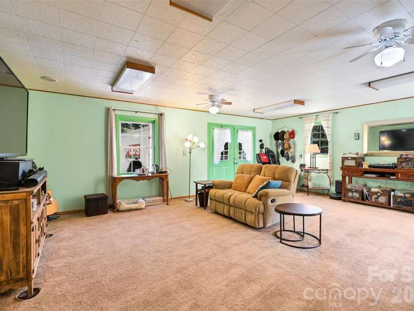 10 Black Locust Drive, Asheville, NC 28804.  MLS# CAR4371615, YatesRealty ID 16128. 