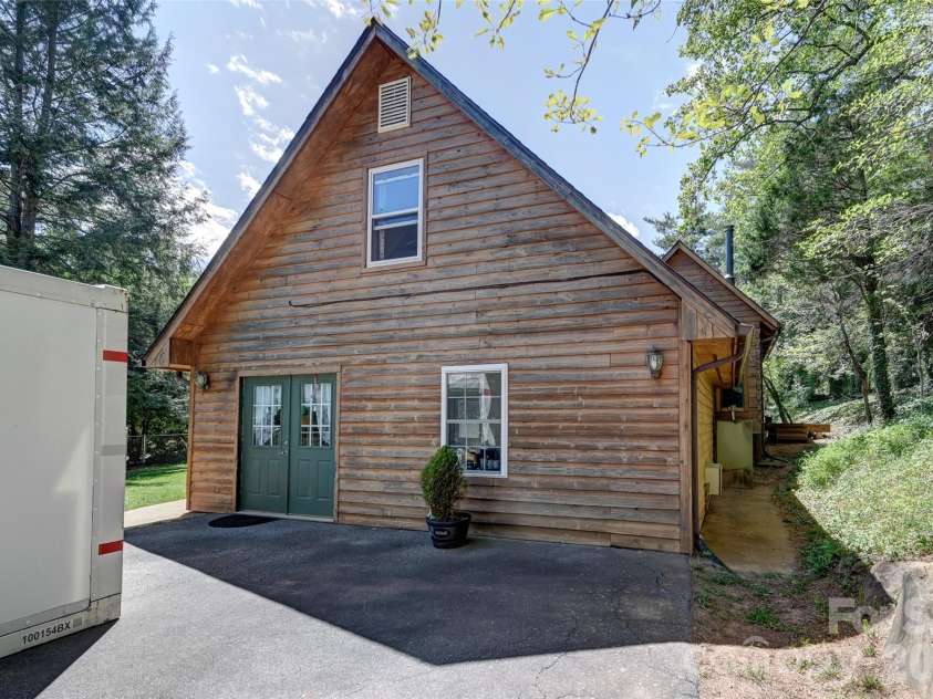 10 Black Locust Drive, Asheville, NC 28804.  MLS# CAR4371615, YatesRealty ID 16128. 