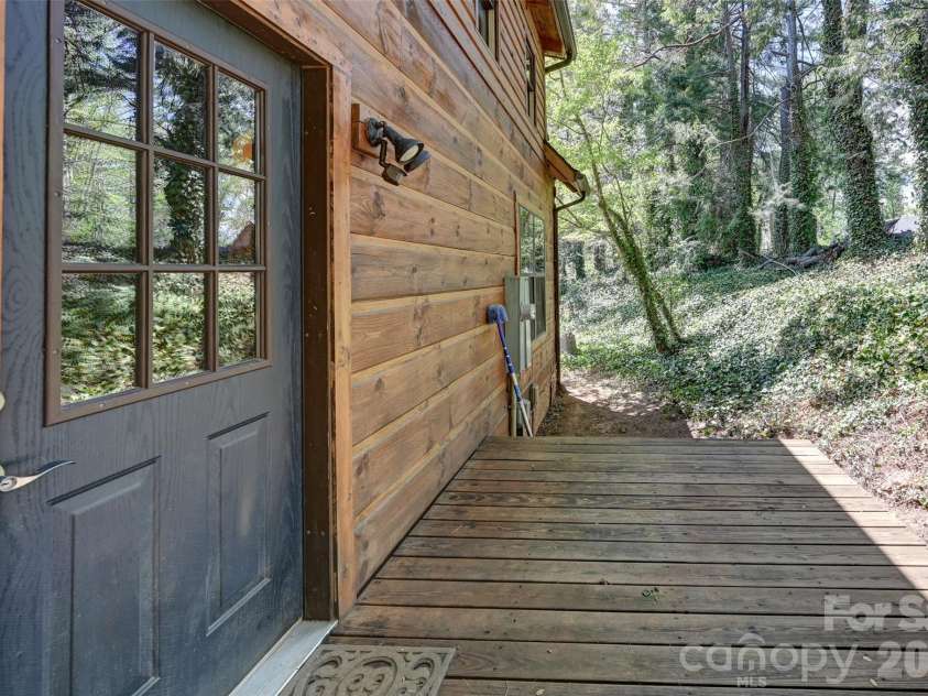 10 Black Locust Drive, Asheville, NC 28804.  MLS# CAR4371615, YatesRealty ID 16128. 