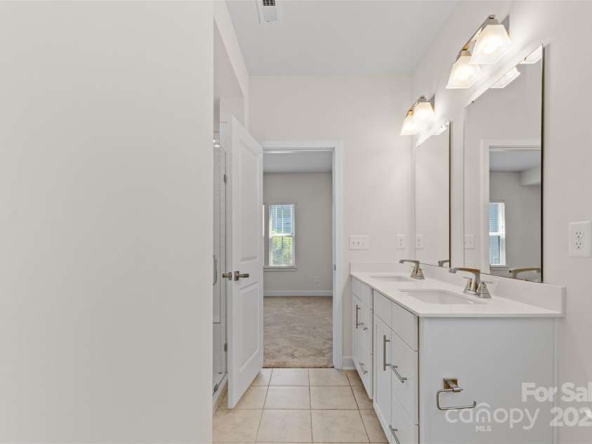 3645 Tryon Street, Charlotte, NC 28217.  MLS# CAR4231696, YatesRealty ID 16129. 