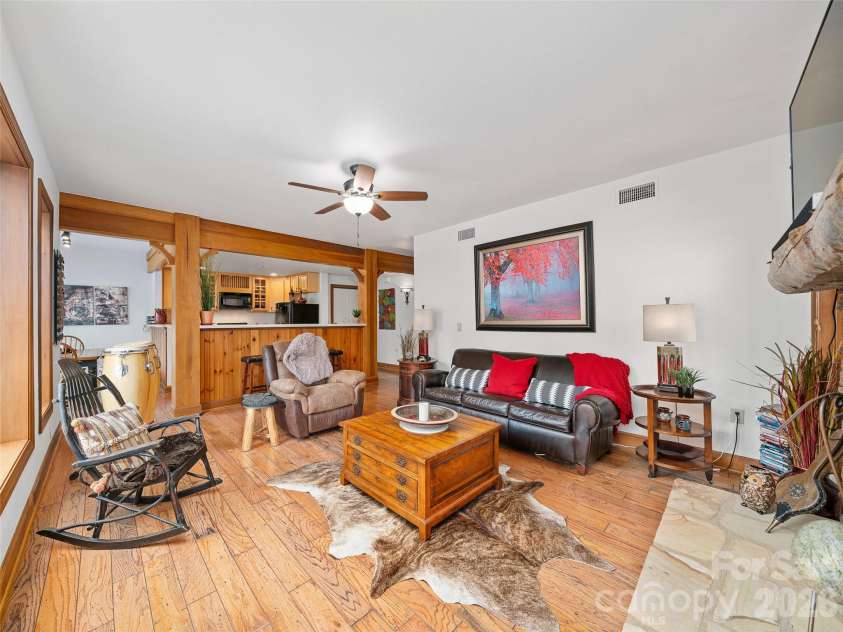 81 Creekside Way, Burnsville, NC 28714.  MLS# CAR4374251, YatesRealty ID 16129. 