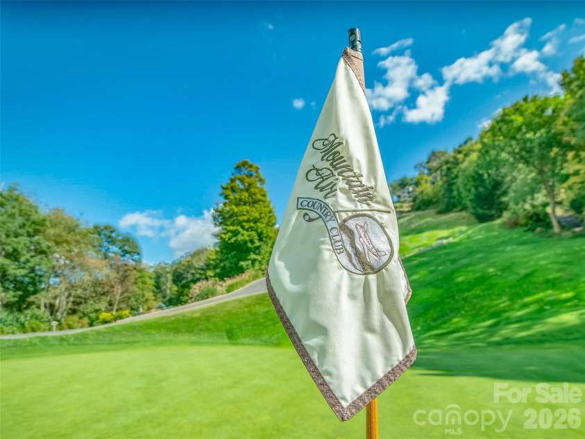 81 Creekside Way, Burnsville, NC 28714.  MLS# CAR4374251, YatesRealty ID 16129. AWARD WINNING 18 HOLE GOLF COURSE