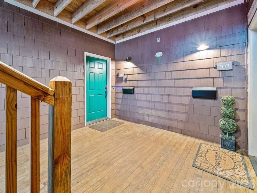 81 Creekside Way, Burnsville, NC 28714.  MLS# CAR4374251, YatesRealty ID 16129. Covered entry to the front door