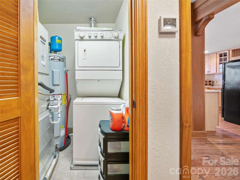 81 Creekside Way, Burnsville, NC 28714.  MLS# CAR4374251, YatesRealty ID 16129. LAUNDRY  AND UTILITY ROOM